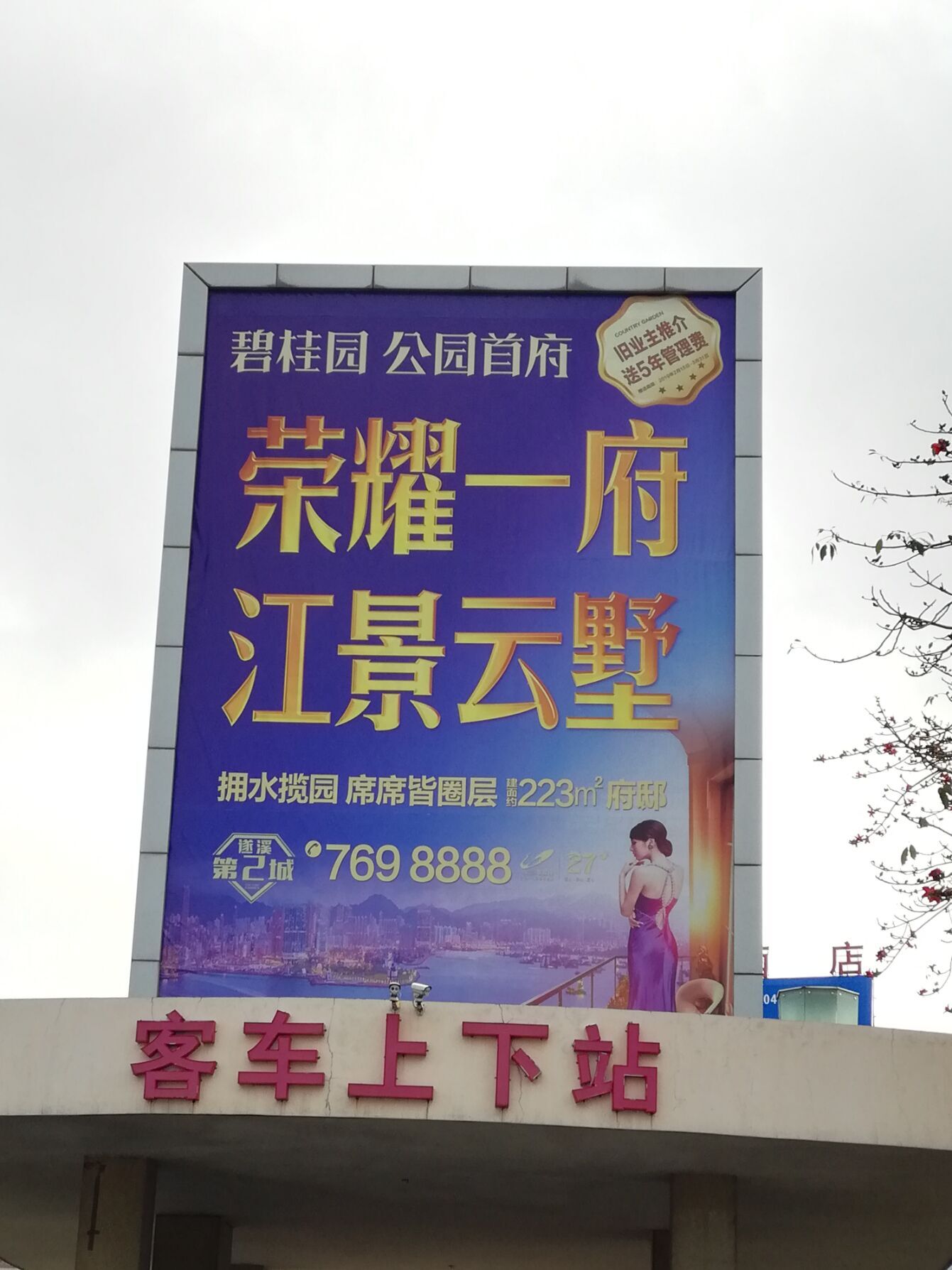 打破平庸，用吊旗织就品牌黄金记忆点